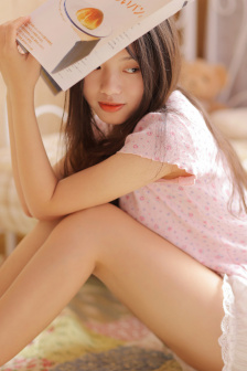 美女露0屁股